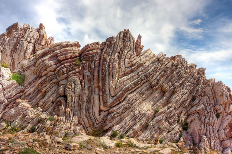 GEOLOGY: MEASUREMENT OF STRUCTURAL OBJECTS IN THE FIELD