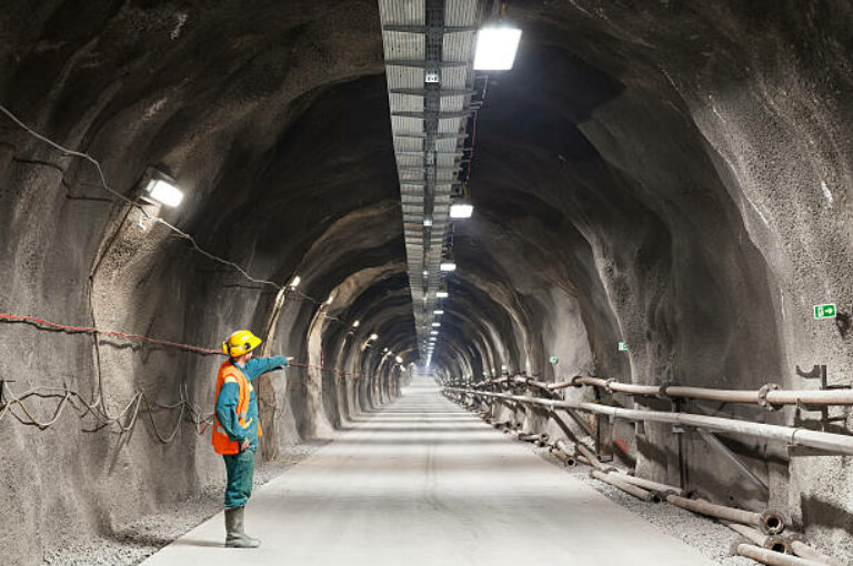 The importance of road cleaning in UG mining: a key to safety and operational efficiency.