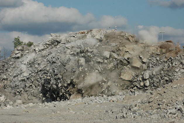 Important influence factors of cut blasting