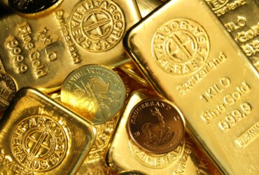 Gold gains on safe-haven demand, US markets closed for Thanksgiving