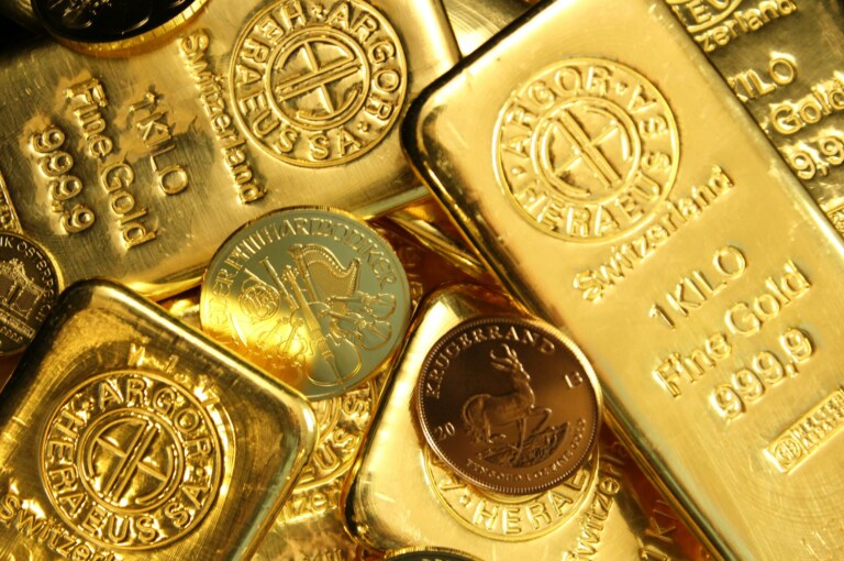 Gold gains on safe-haven demand, US markets closed for Thanksgiving