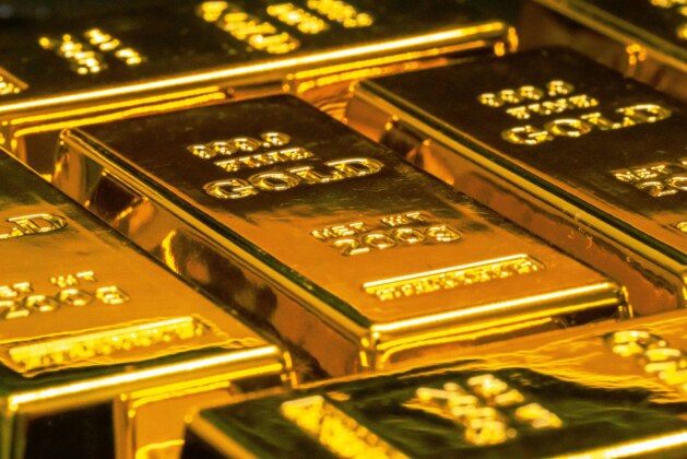 Gold poised for best year since 2010 on rate cuts, global tension