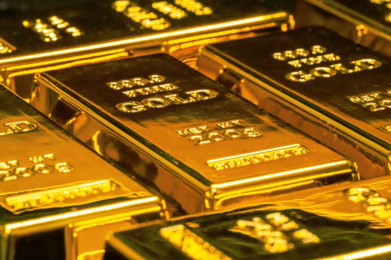 Gold poised for best year since 2010 on rate cuts, global tension